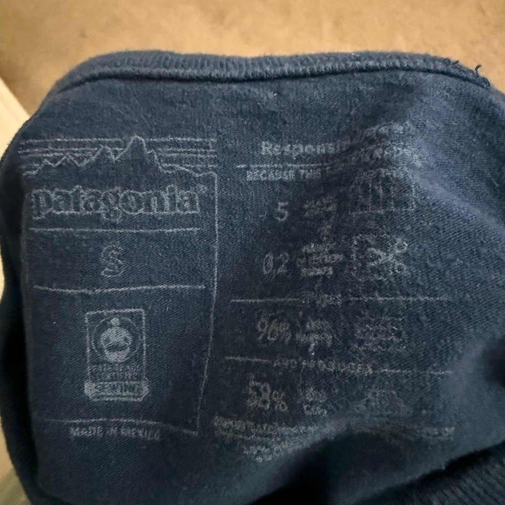 Patagonia Worn Wear Responsibili-tee Long Sleeve T Shirt Mens Small Reg Fit Navy - Picture 3 of 3